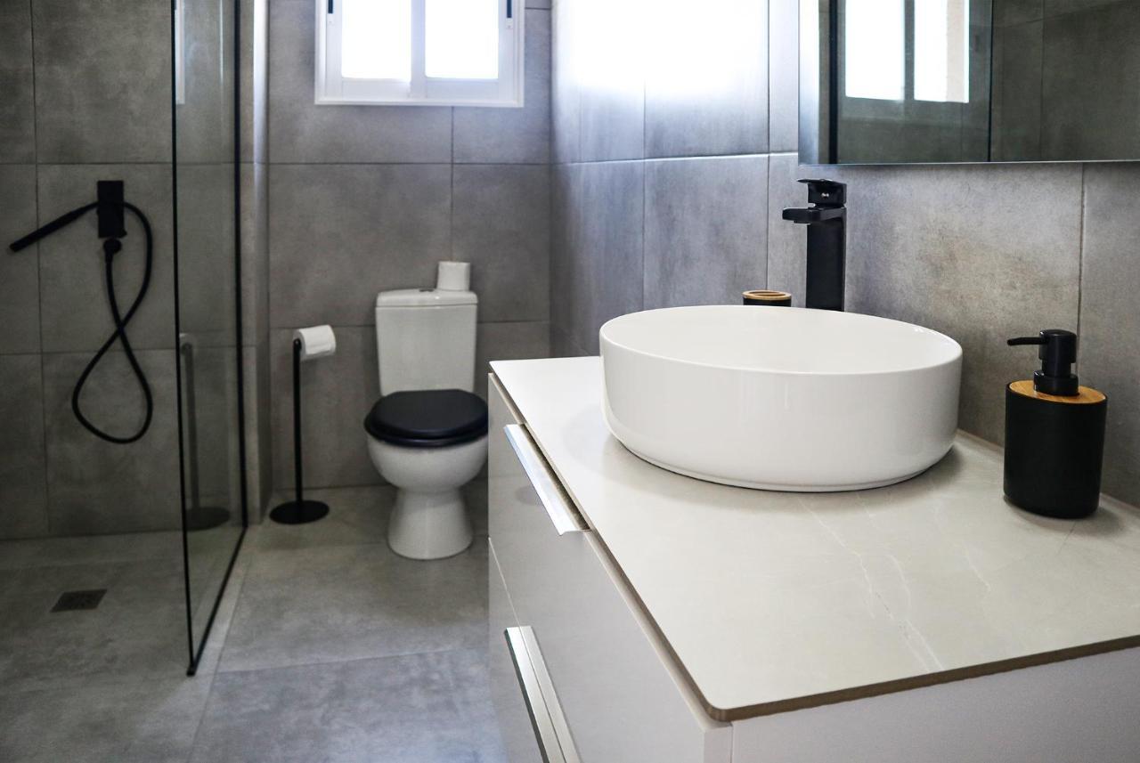 Alex'S Vacation Suite - 100M From The Beach - 6 Guests Paphos 外观 照片