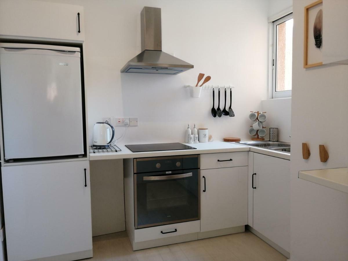 Alex'S Vacation Suite - 100M From The Beach - 6 Guests Paphos 外观 照片