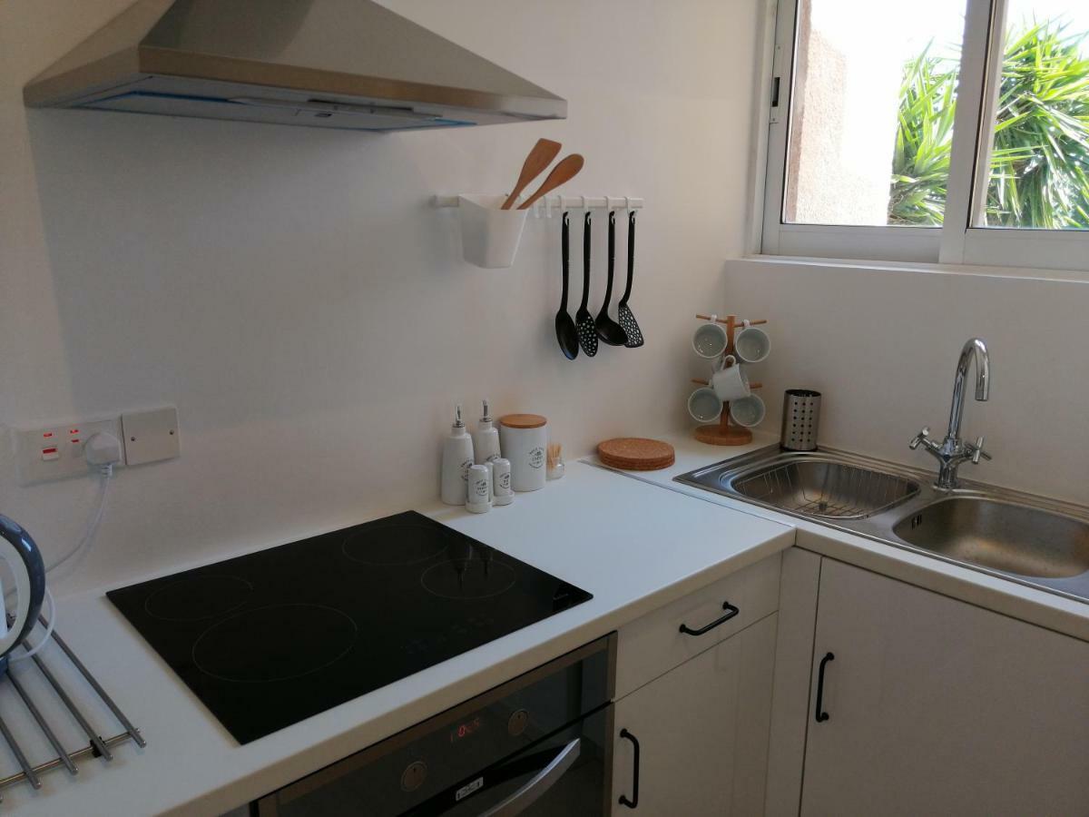 Alex'S Vacation Suite - 100M From The Beach - 6 Guests Paphos 外观 照片